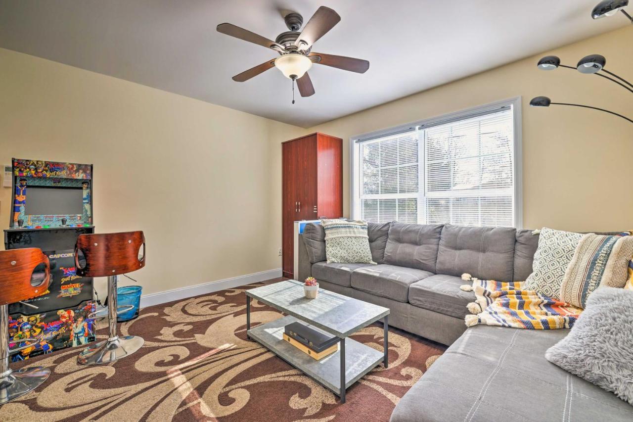 Bright With Hot Tub And Fire Pit! * Tobyhanna